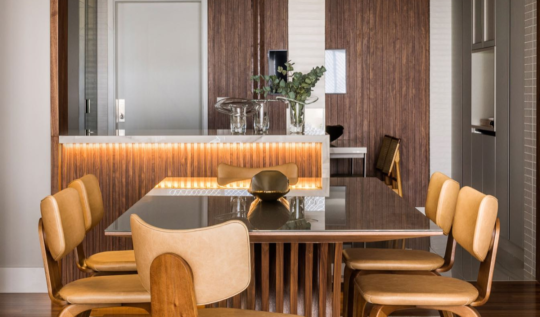A Beleza e Sofisticação da Madeira no Design de Móveis de Luxo
